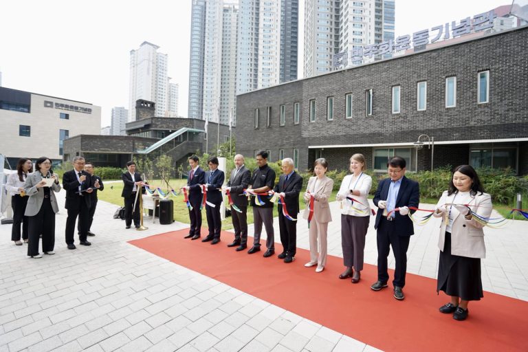 Read more about the article Asia Centre Strengthens Democratic Ties in South Korea